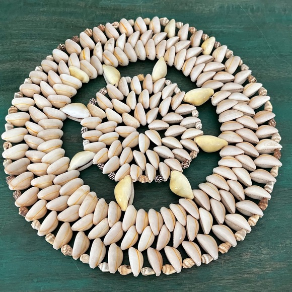 Round Cowrie Shell Decor BOHO - Picture 3 of 4